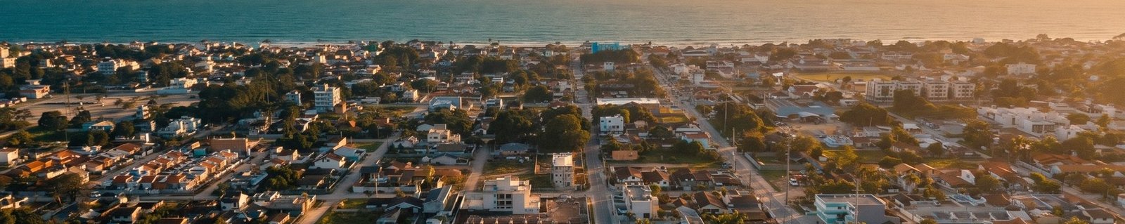 Vista aérea de Itapoá ao entardecer